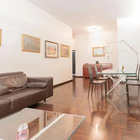 Stayeasy Castello Sforzesco Milan